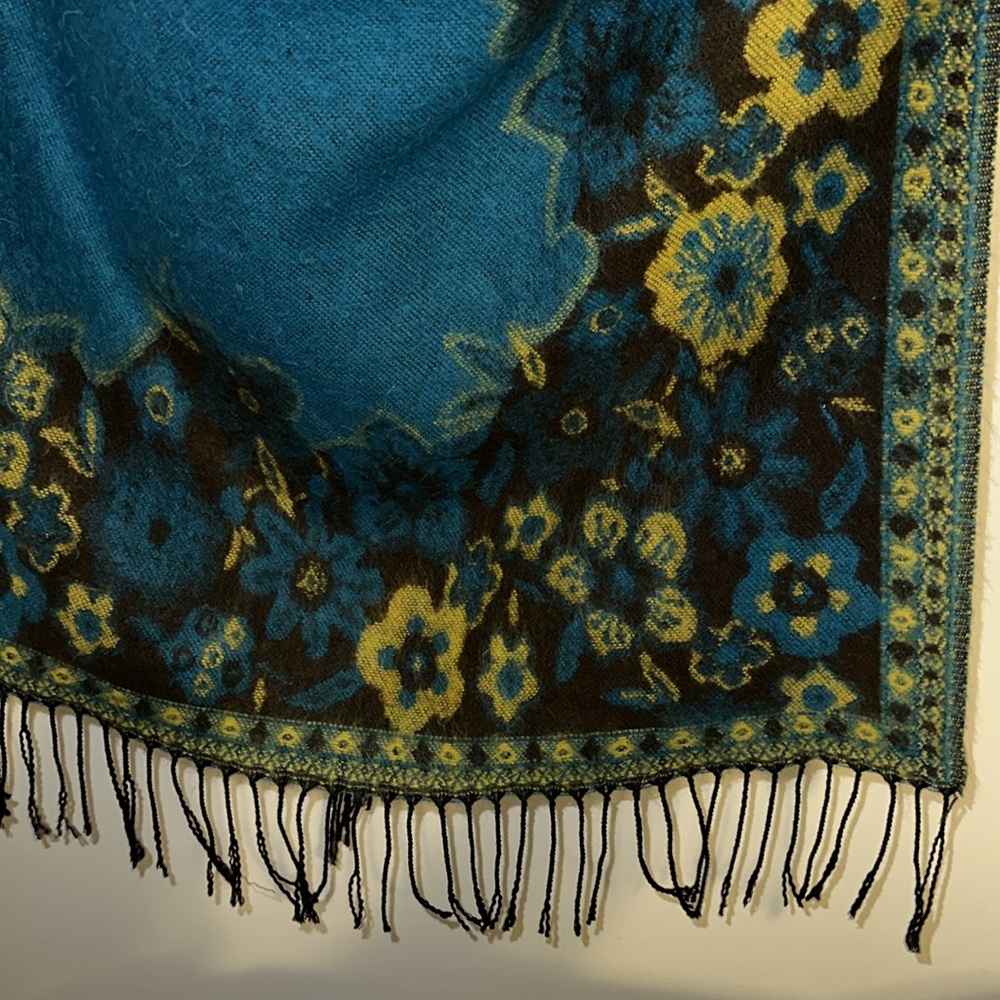 Cozy, Soft, Floral Reversible Poncho/Cape with Fringe Oversized One Size - Picture 5 of 8